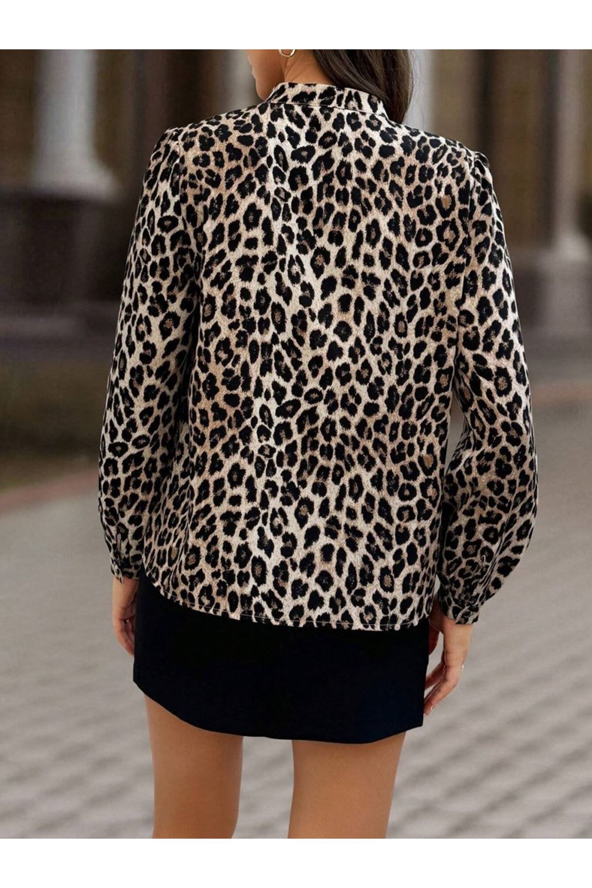 Kadın Uzun Kollu Yakadan Bağcıklı Leopar Desenli Süprem Bluz