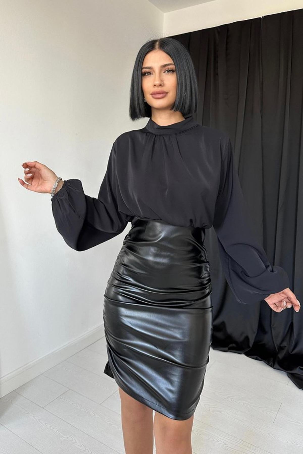 Siyah Deri Elbise