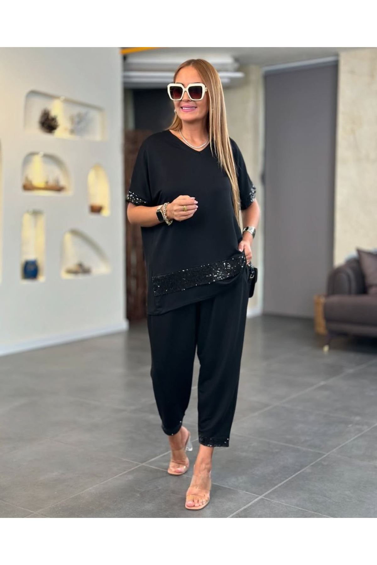 Kadın Kısa Kollu V Yakalı Pul Payetli Viskon Iki Iplik Bluz Ve Pantolon Ikili Takım