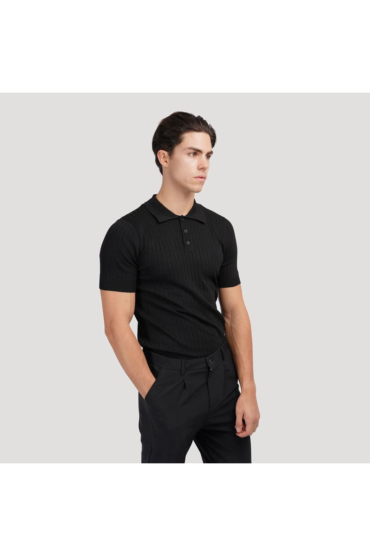 Erkek Kısa Kollu Yakalı Yakadan Düğmeli Triko Tişört