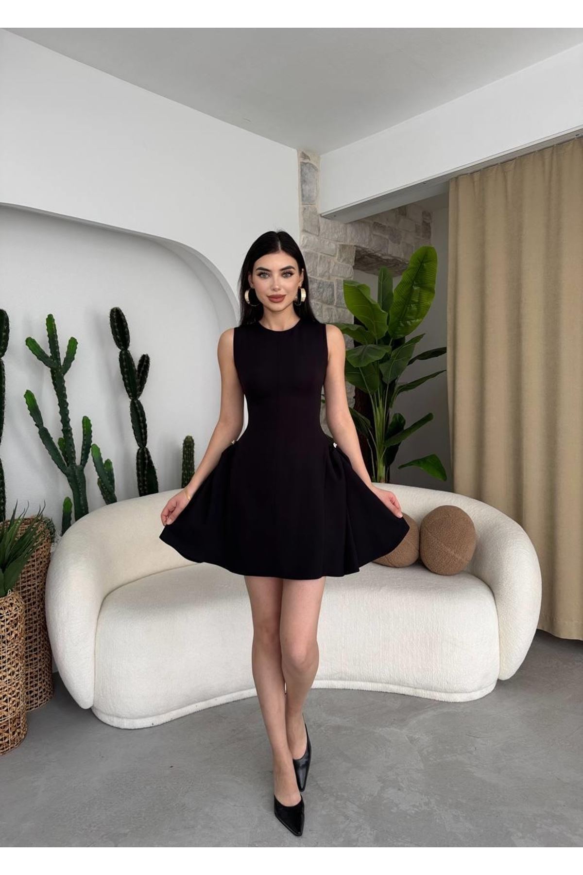 More İnci Detaylı Elbise