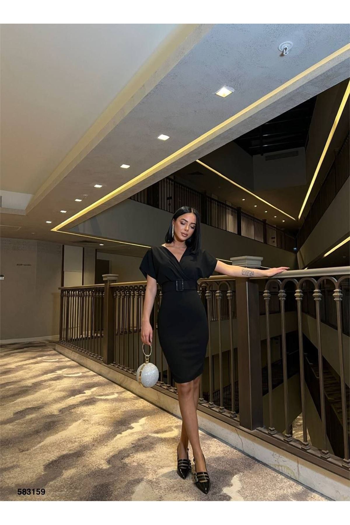 Kadın Dalgıç Krep V Yaka Ve Sırt Dekolte Detaylı Elbise