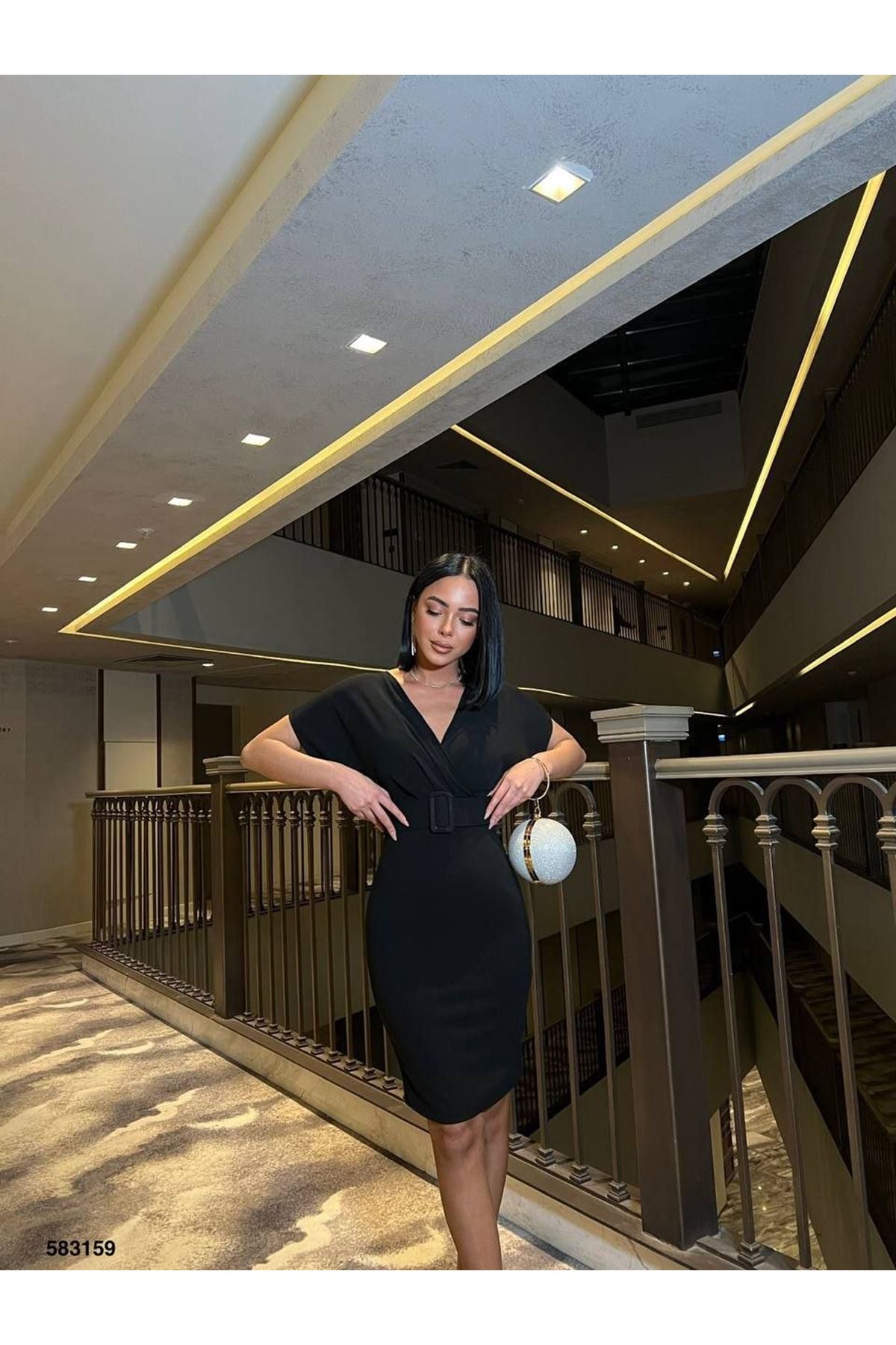 Kadın Dalgıç Krep V Yaka Ve Sırt Dekolte Detaylı Elbise