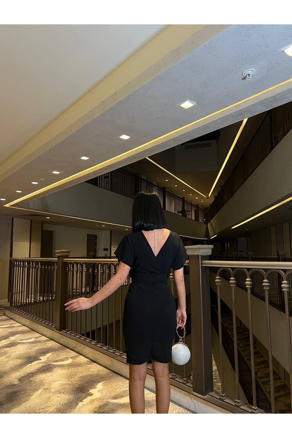 Kadın Dalgıç Krep V Yaka Ve Sırt Dekolte Detaylı Elbise