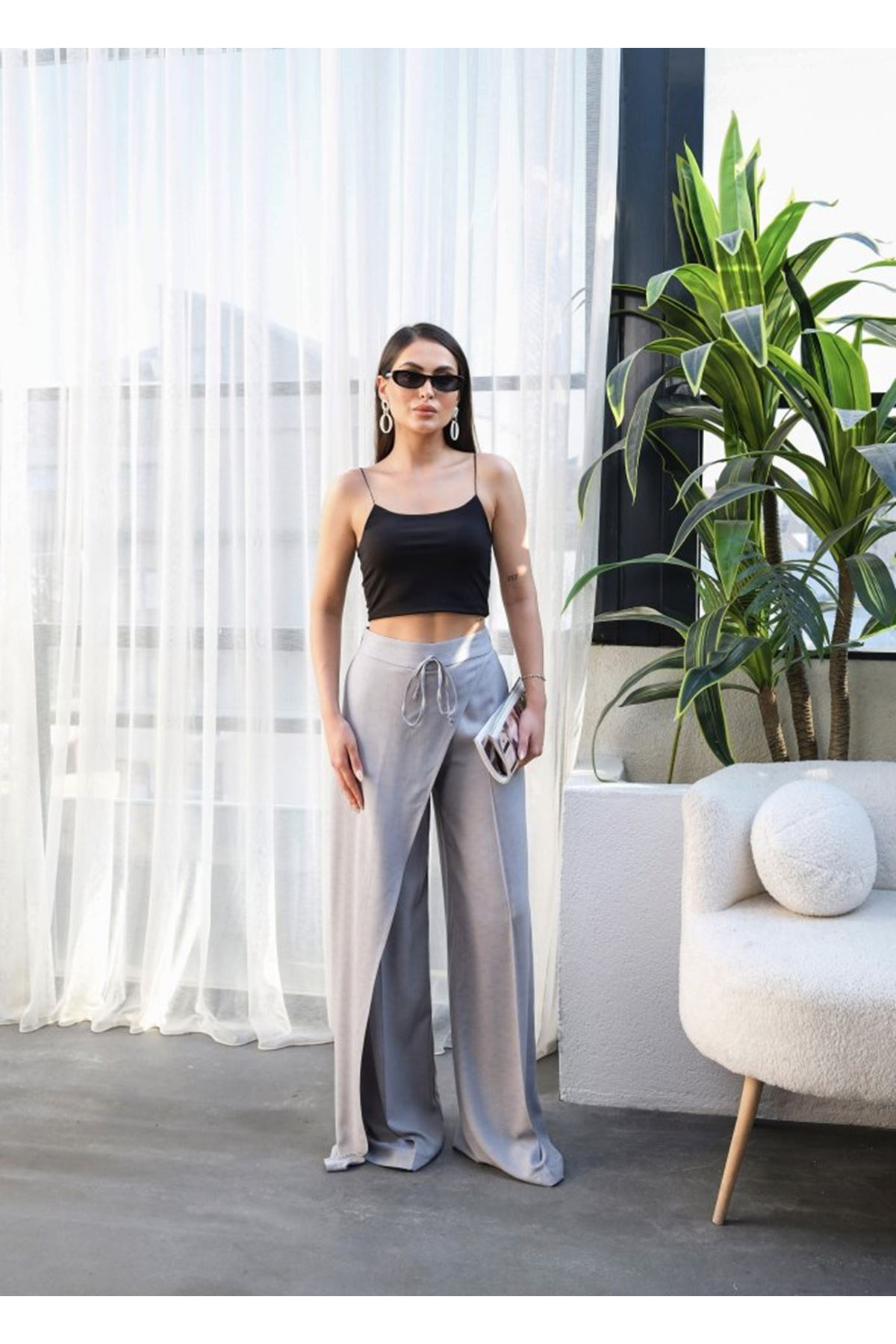 Keten Önü Çapraz Parçali Lasti̇kli̇ Ve Bağcikli Geni̇ş Paça Pantolon