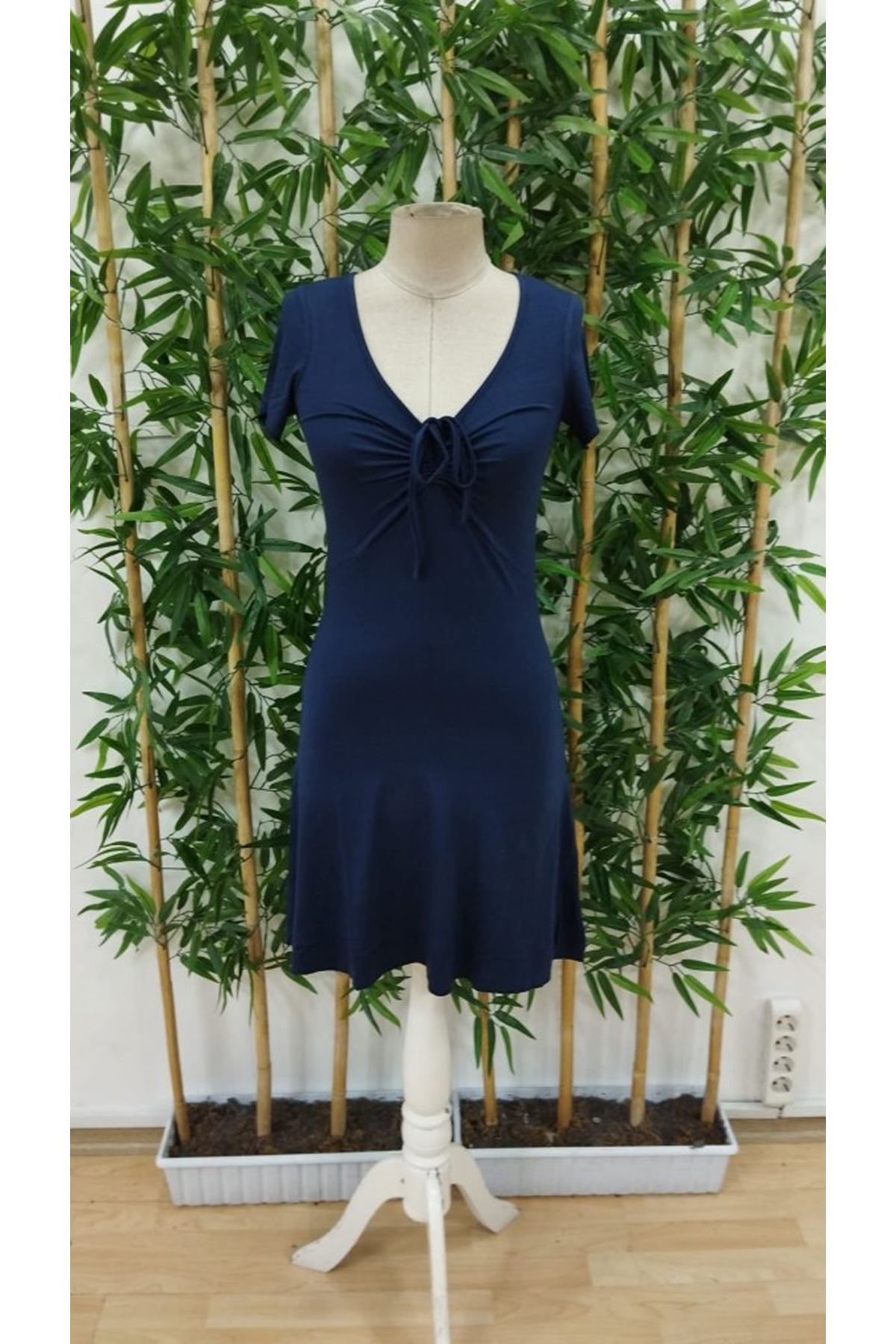 Kadın Kısa Kollu Derin Büzgülü V Yakalı Viskon Elbise