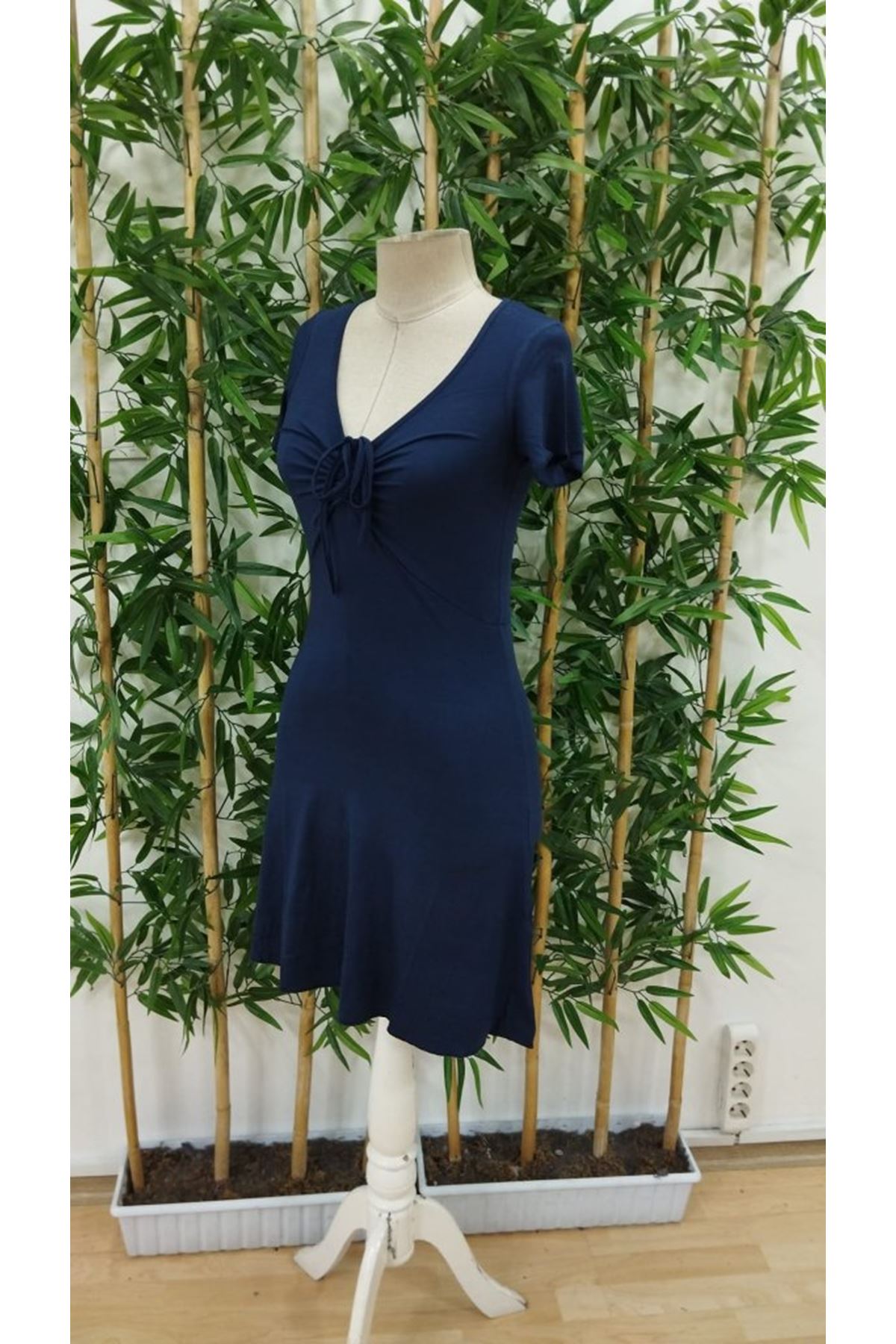 Kadın Kısa Kollu Derin Büzgülü V Yakalı Viskon Elbise