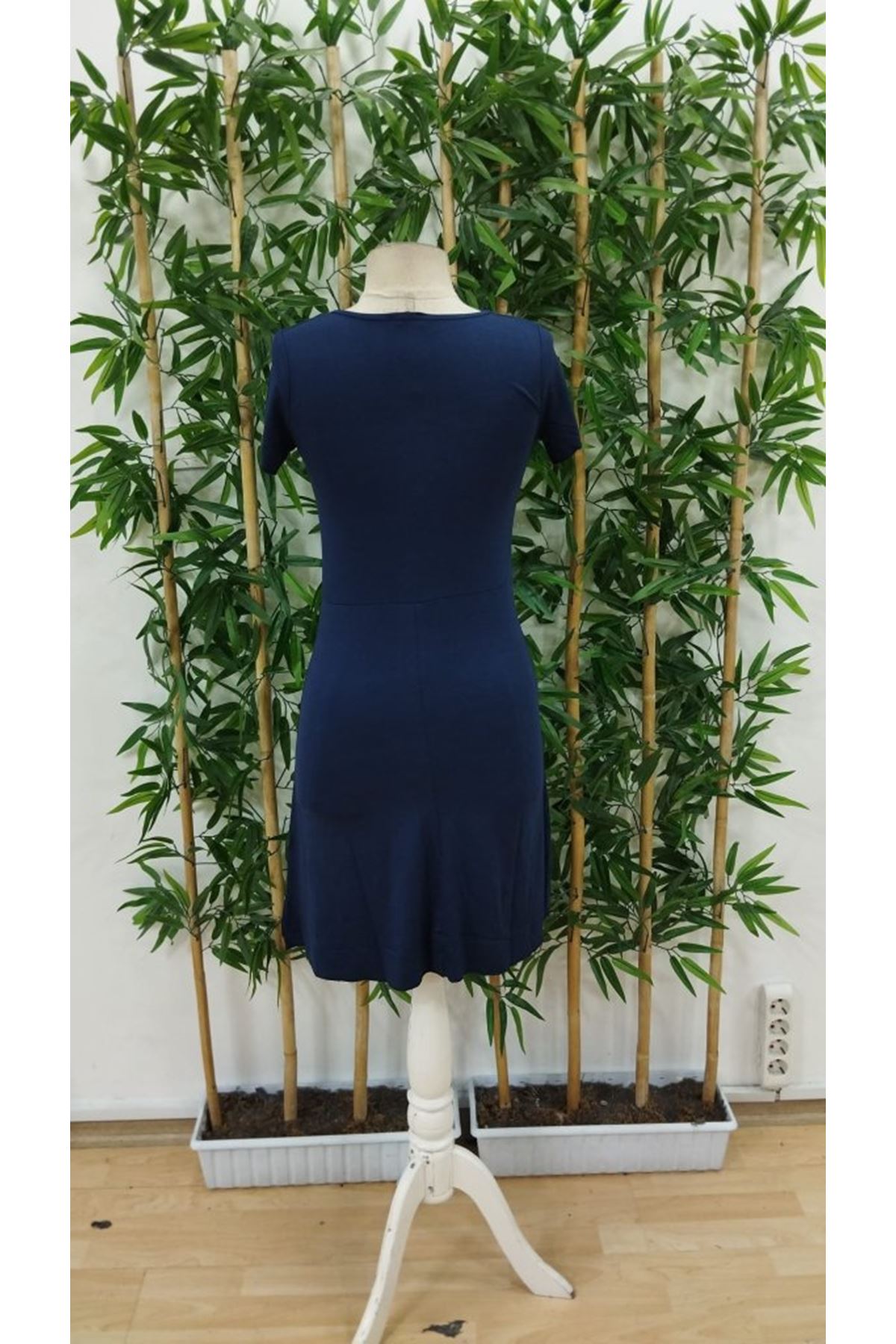 Kadın Kısa Kollu Derin Büzgülü V Yakalı Viskon Elbise