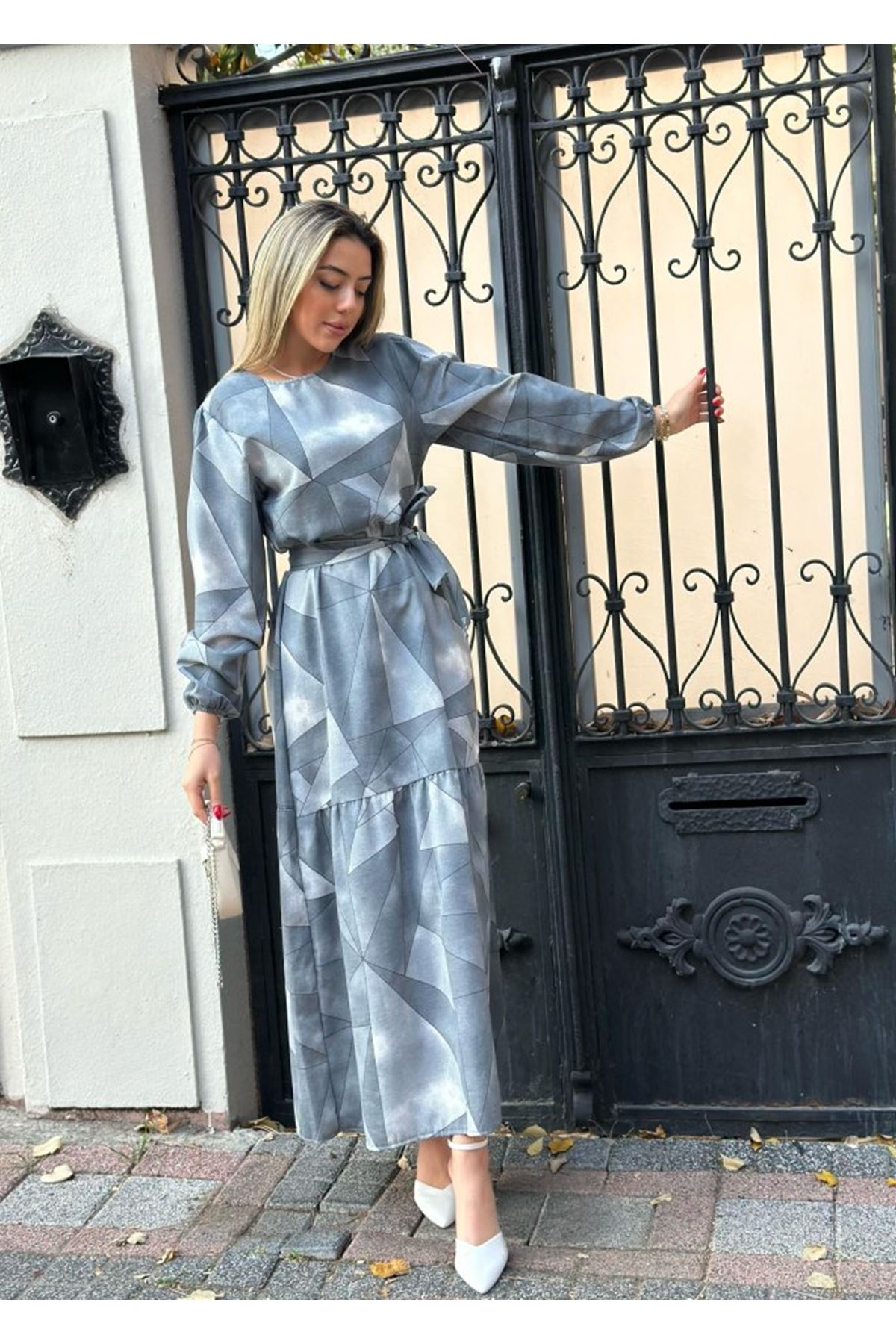 Kadın Uzun Kollu Bisiklet Yaka Geometrik Desen Baskılı Kuşak Dahil Maxi Boy Elbise