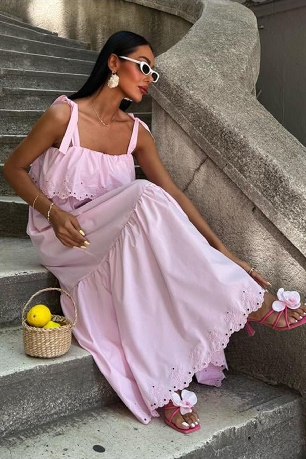 Etek Ucu Brode Nakışlı Boyundan Bağlamalı Elbise 2881