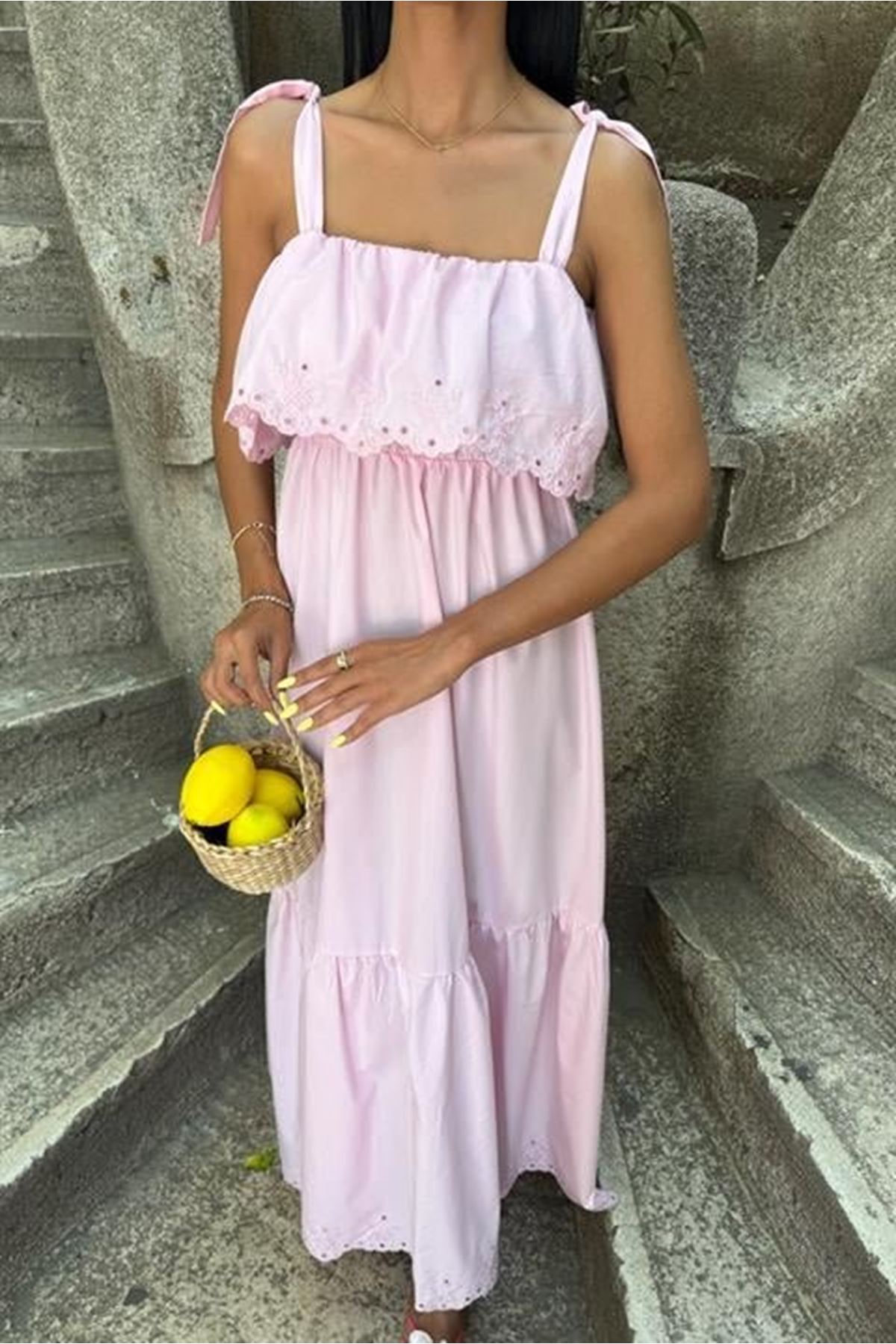 Etek Ucu Brode Nakışlı Boyundan Bağlamalı Elbise 2881