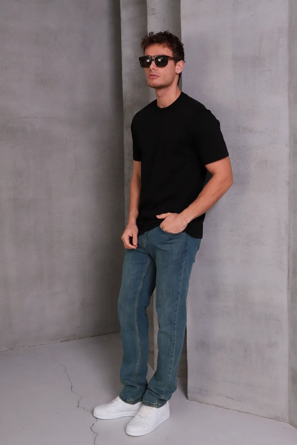 Erkek Relax Fit Bisiklet Yaka %100 Pamuk Rahat Kesim Basic Tişört