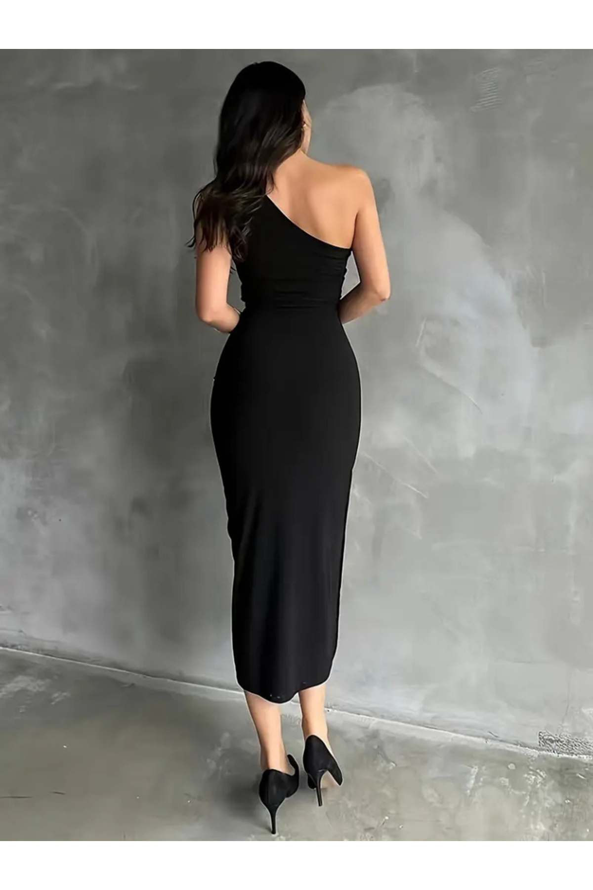 Kadın Tek Omuzu Açık Büzgülü Yandan Yırtmaçlı Uzun Sandy Elbise