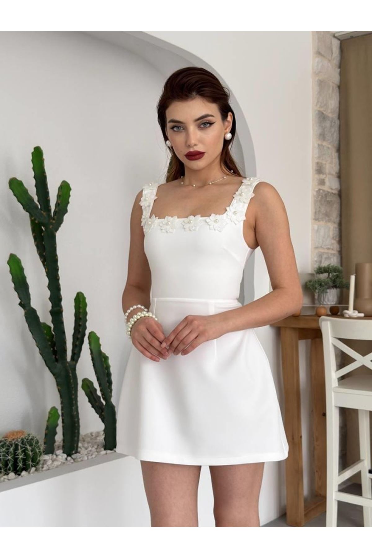 Alyosa Çiçek Detaylı Elbise