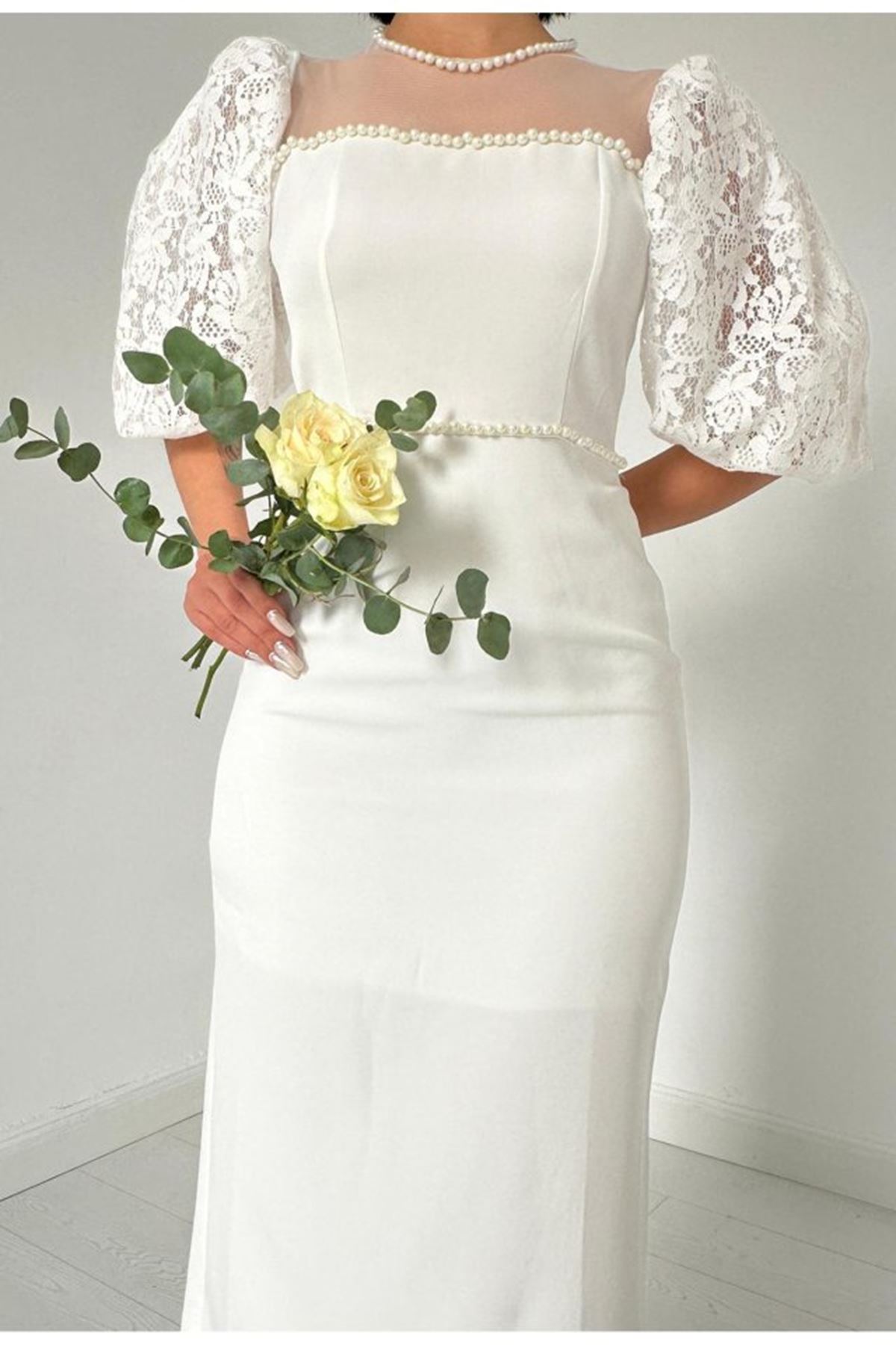 Beyaz İncili Tül Detay Elbise