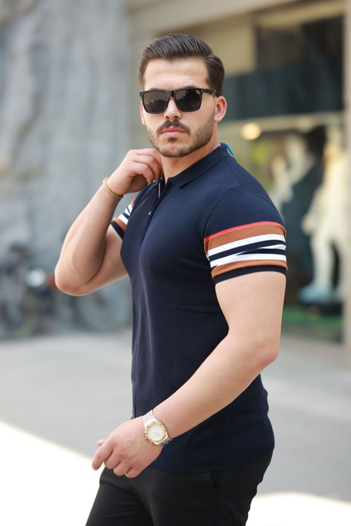 Erkek Fermuar Yakalı Kolları Desenli Kısa Kollu Tişört