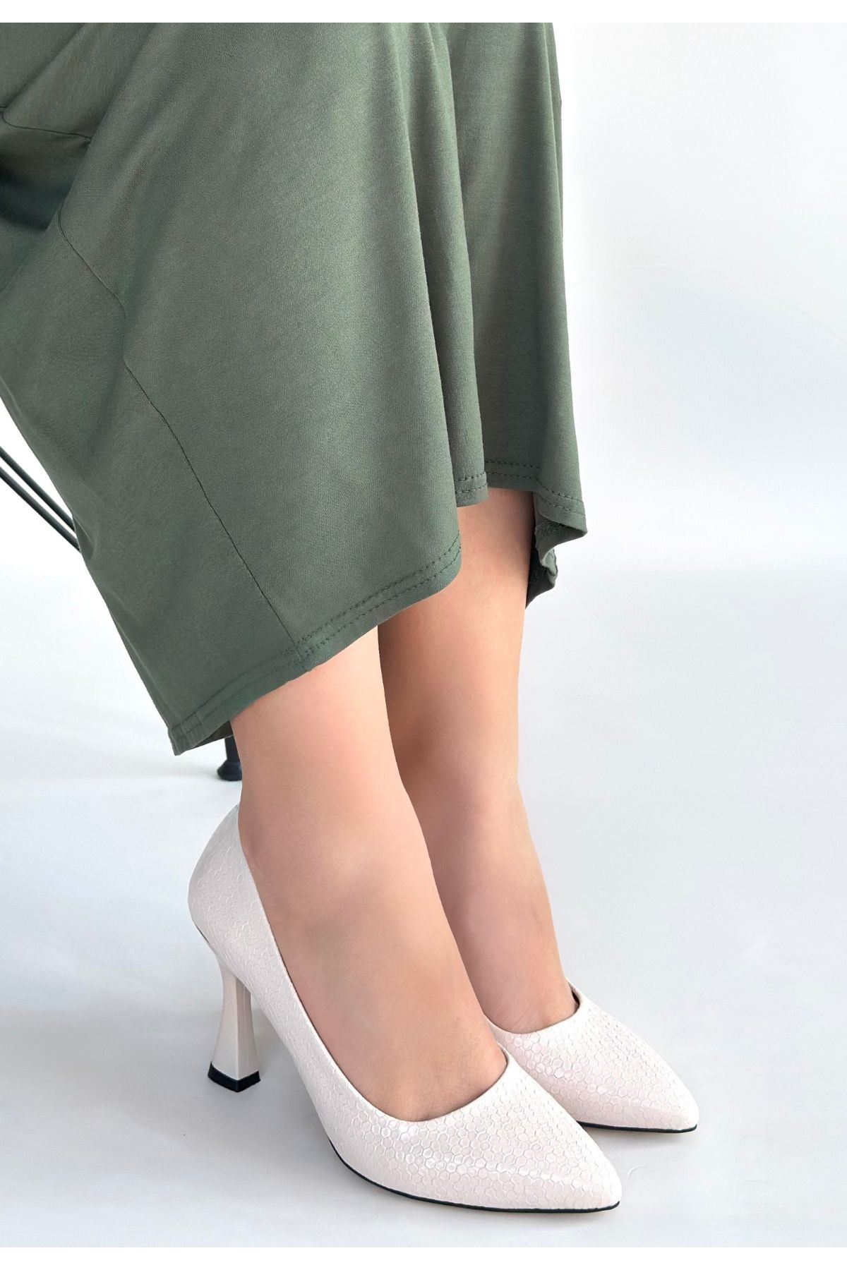 Merio Bej Baskılı Rugan Topuklu Ayakkabı