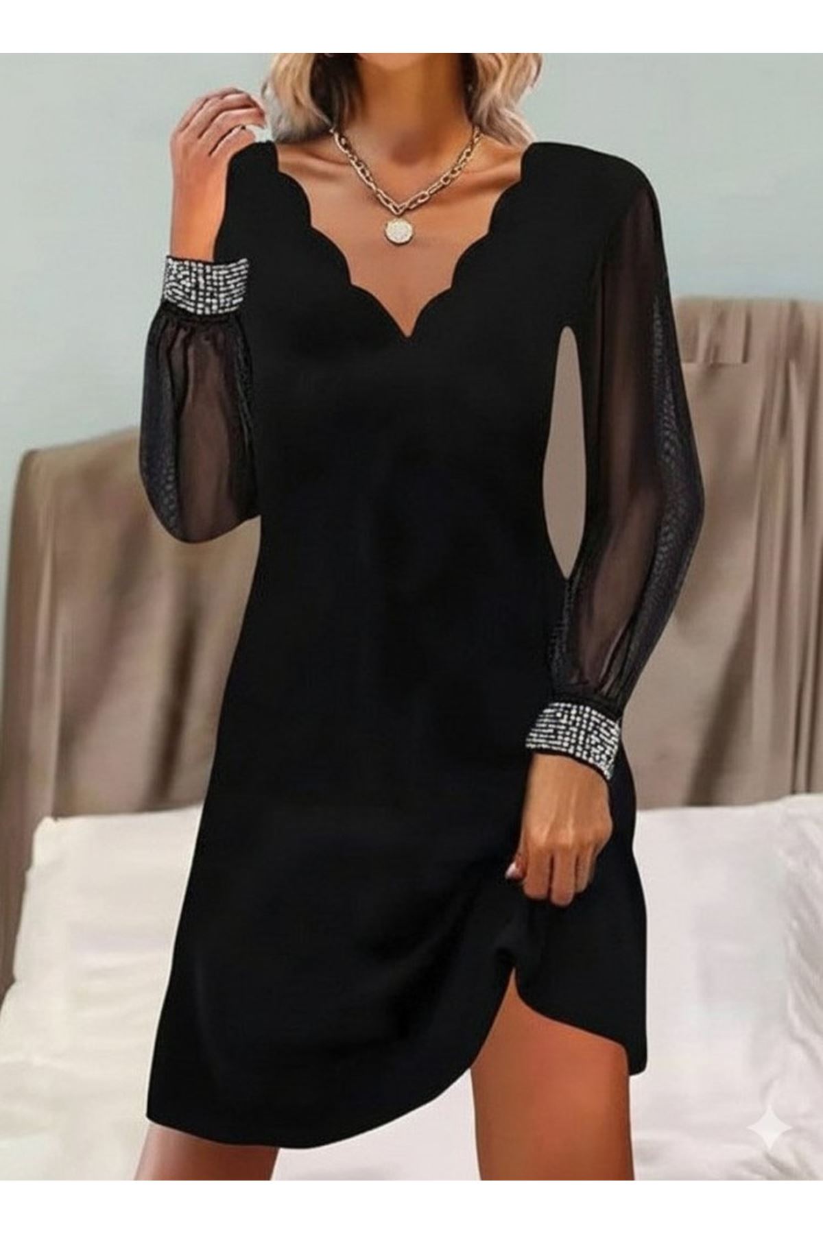 Kadın Uzun Kollu V Yaka Lazer Kesimli Tül Detaylı Mini Ithal Krep Elbise