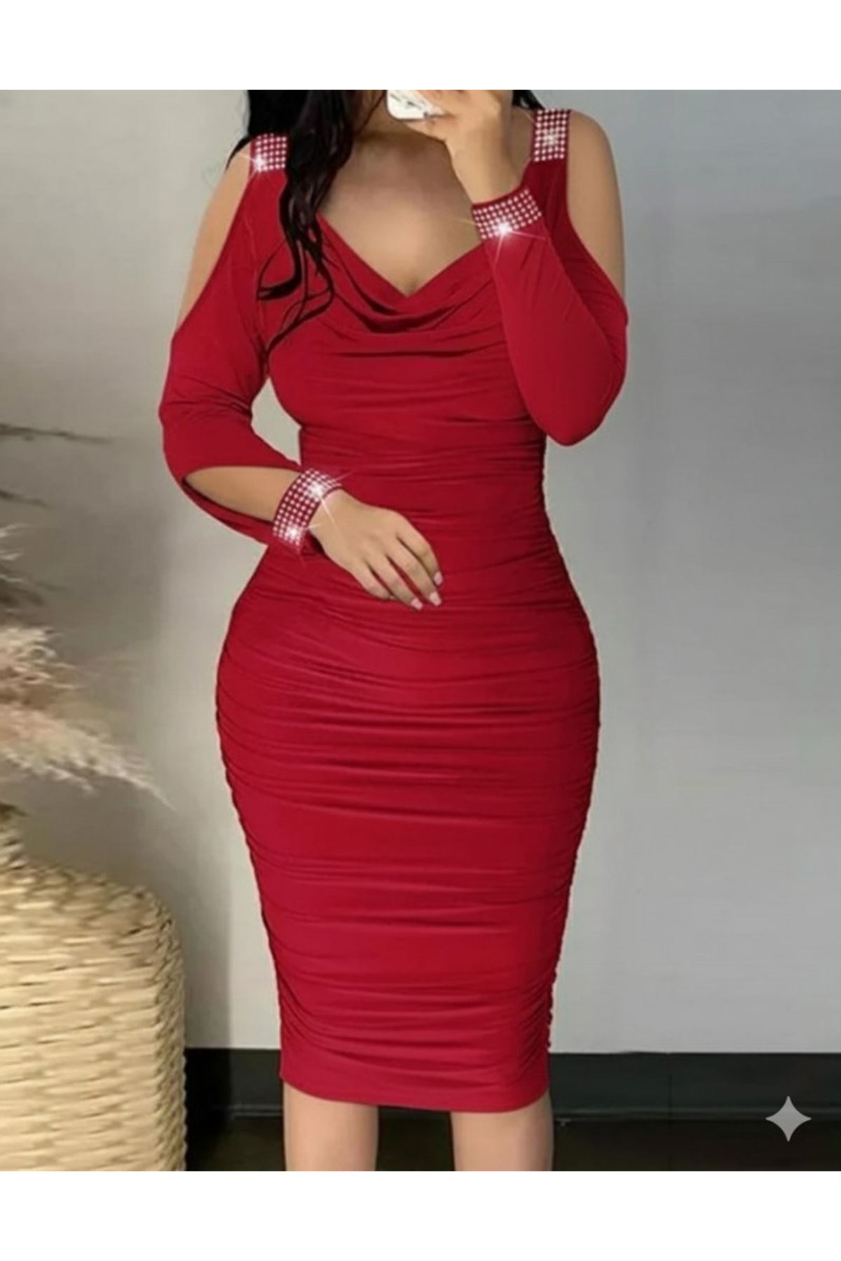 Kadın Omuzlardan Açık Uzun Kollu Taşlı Degaje Yakalı Sandy Midi Elbise