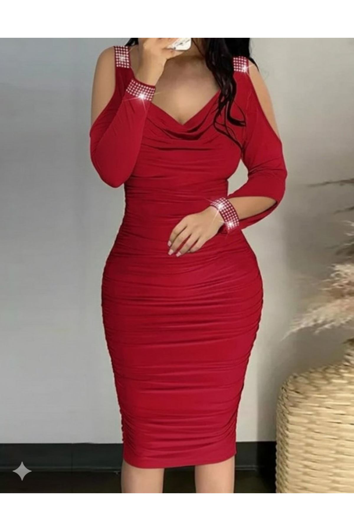 Kadın Omuzlardan Açık Uzun Kollu Taşlı Degaje Yakalı Sandy Midi Elbise