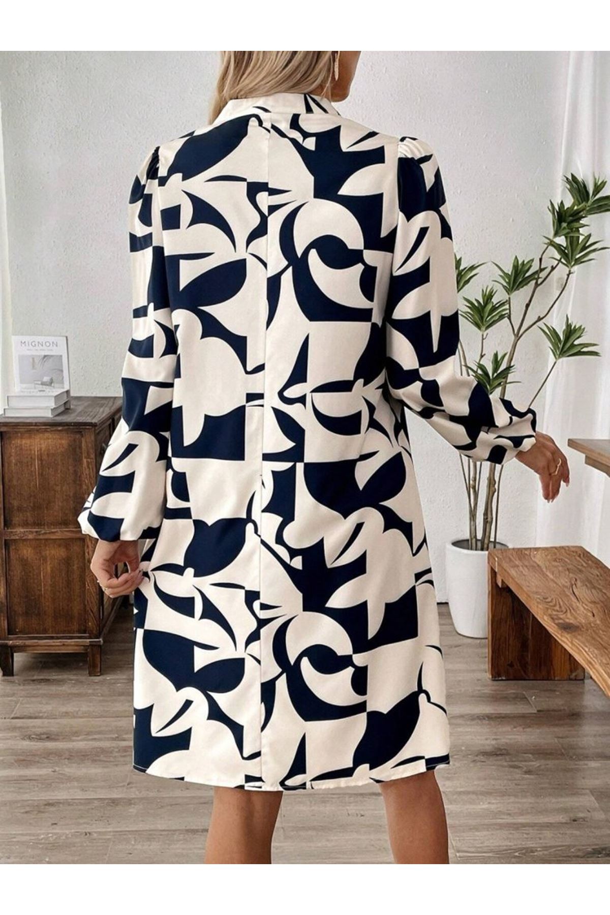 Kadın Uzun Kollu V Yakalı Desenli Modal Mini Elbise