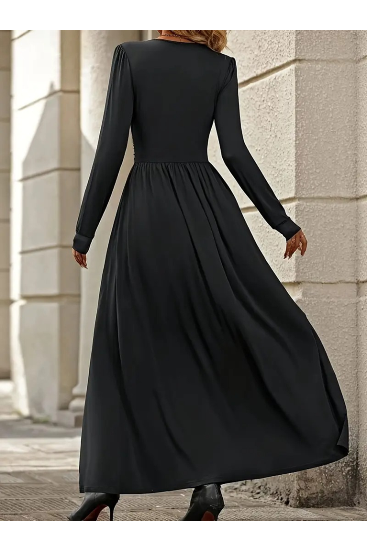 Kadın Uzun Kollu V Dantel Yakalı Yırtmaçlı Uzun Sandy Elbise