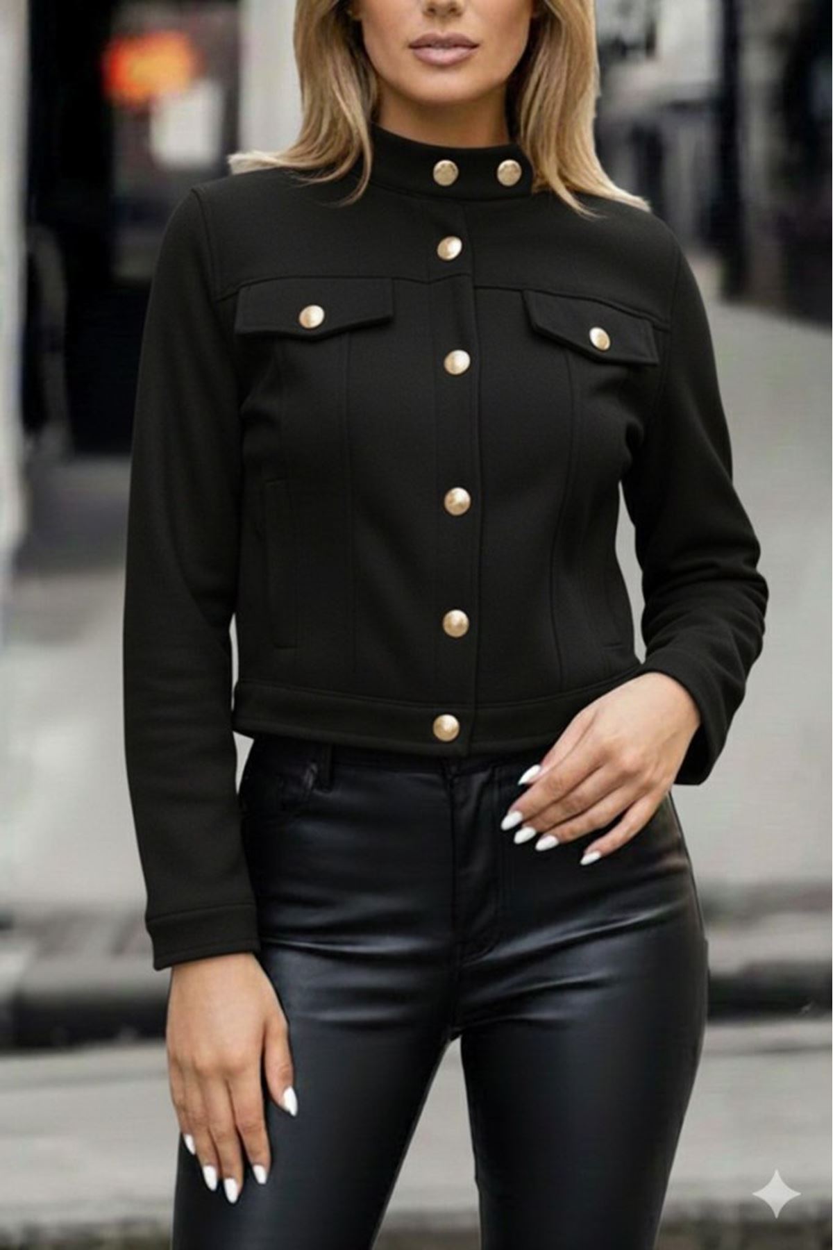 Kadın Uzun Kollu Yakadan Ve önden Düğmeli Süet Kısa Ceket