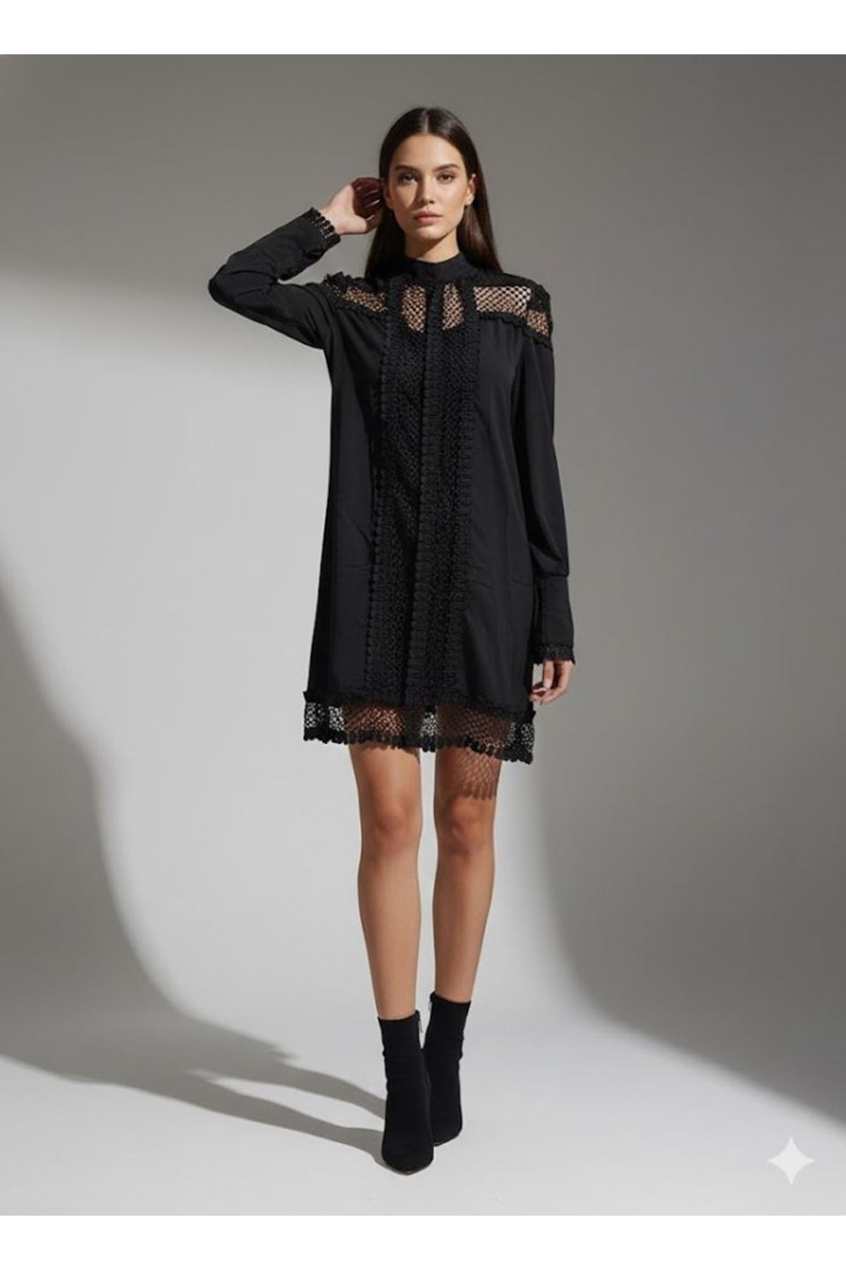 Kadın Uzun Kollu Yarım Balıkçı Yaka Transparan Detaylı Mini Elbise