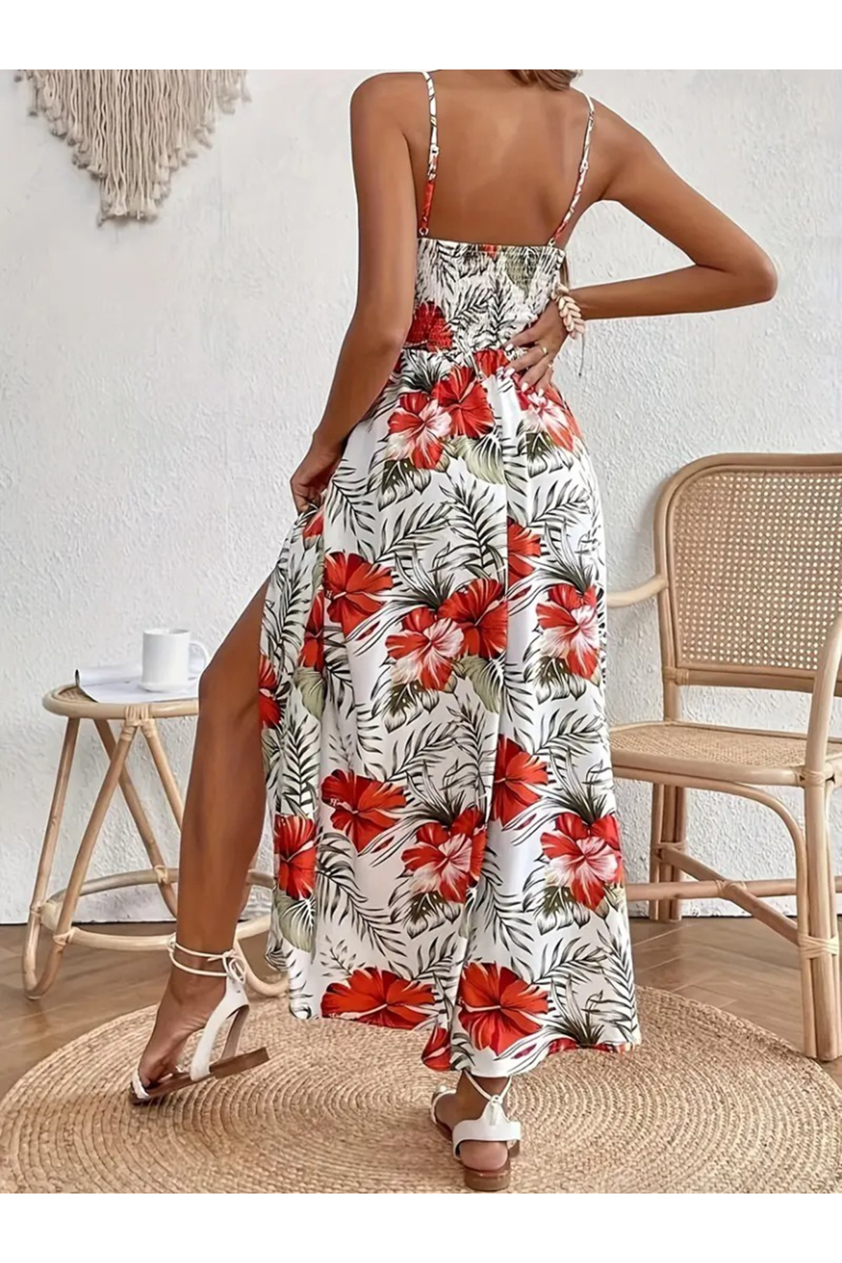 Kadın Ip Askılı V Yakalı Bel Güpür çiçek Desenli Yandan Yırtmaçlı Maksi Süprem Elbise