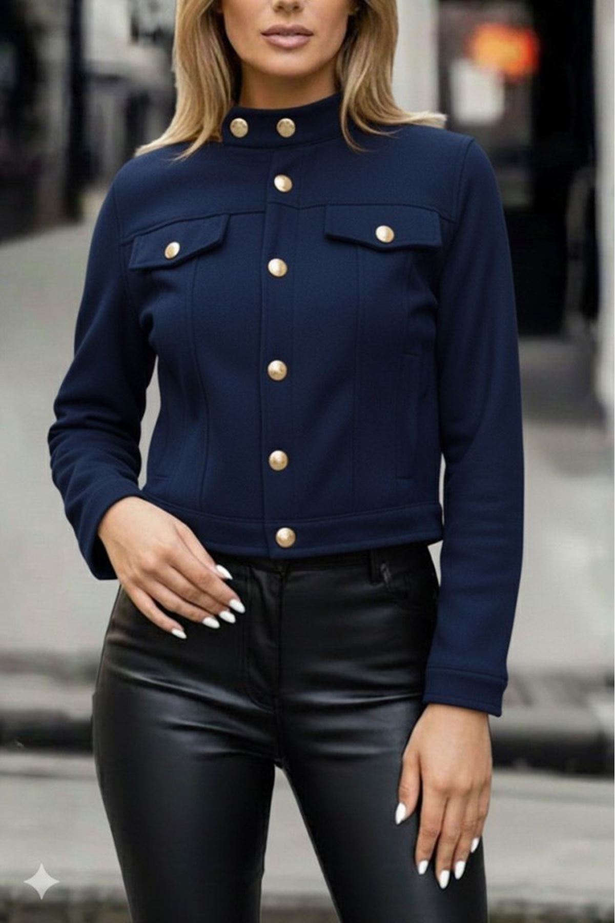 Kadın Uzun Kollu Yakadan Ve önden Düğmeli Süet Kısa Ceket