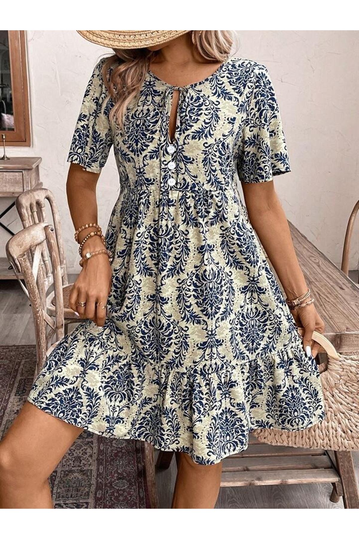 Kadın Kısa Kollu Yakadan Bağcıklı Desenli Fırfırlı Süprem Elbise