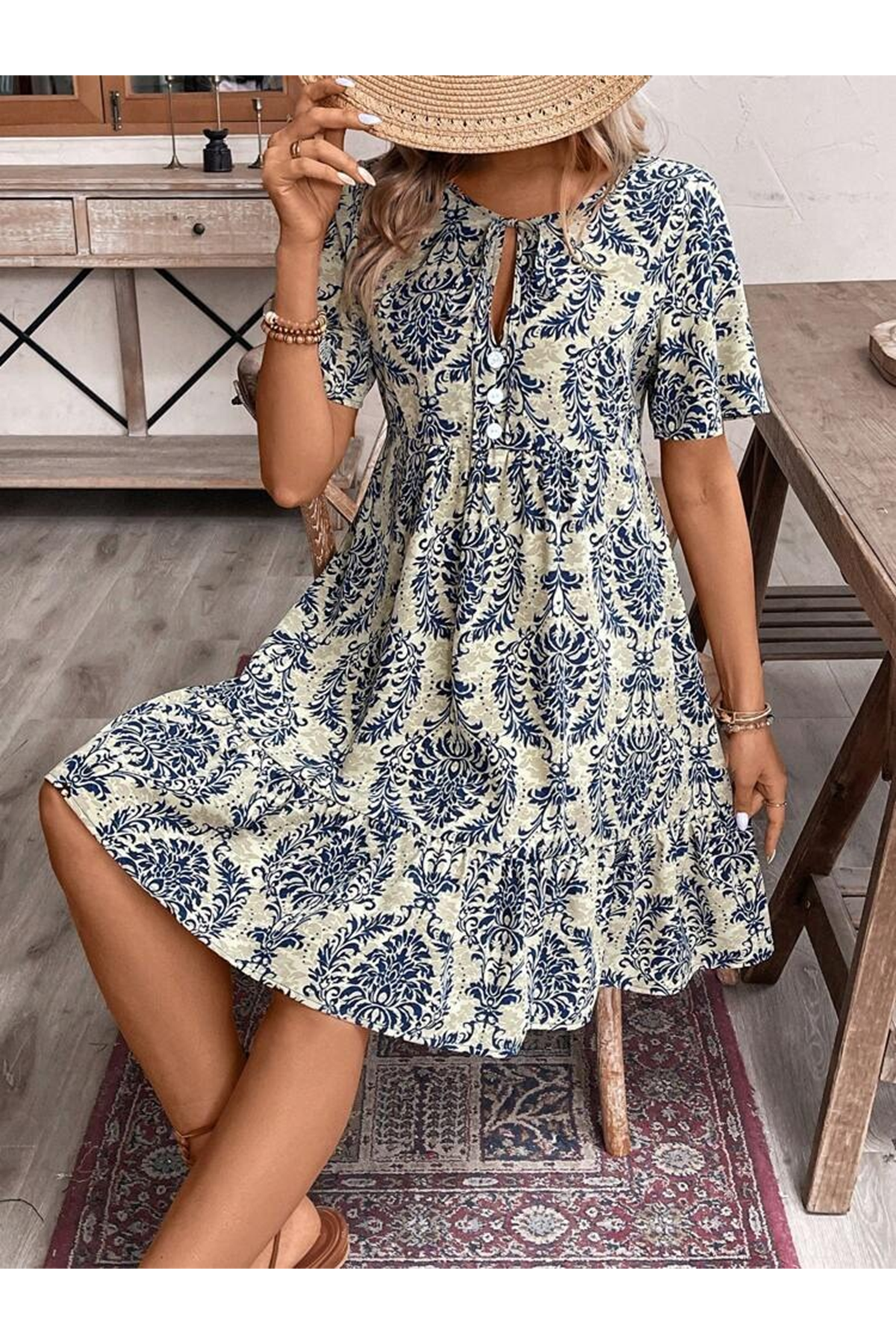 Kadın Kısa Kollu Yakadan Bağcıklı Desenli Fırfırlı Süprem Elbise