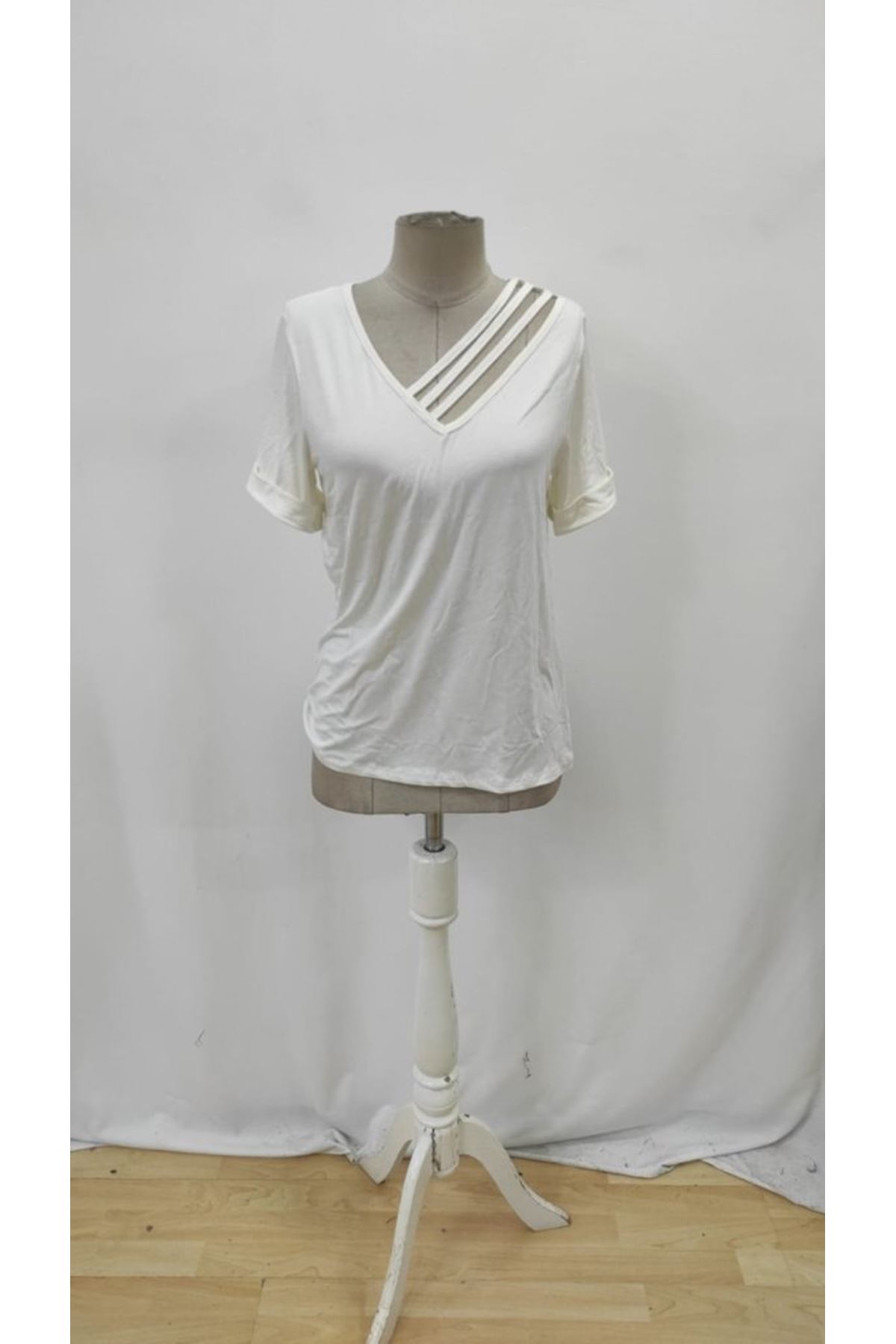 Kadın Kısa Kollu V Yakalı şerit Detaylı Viskon Bluz