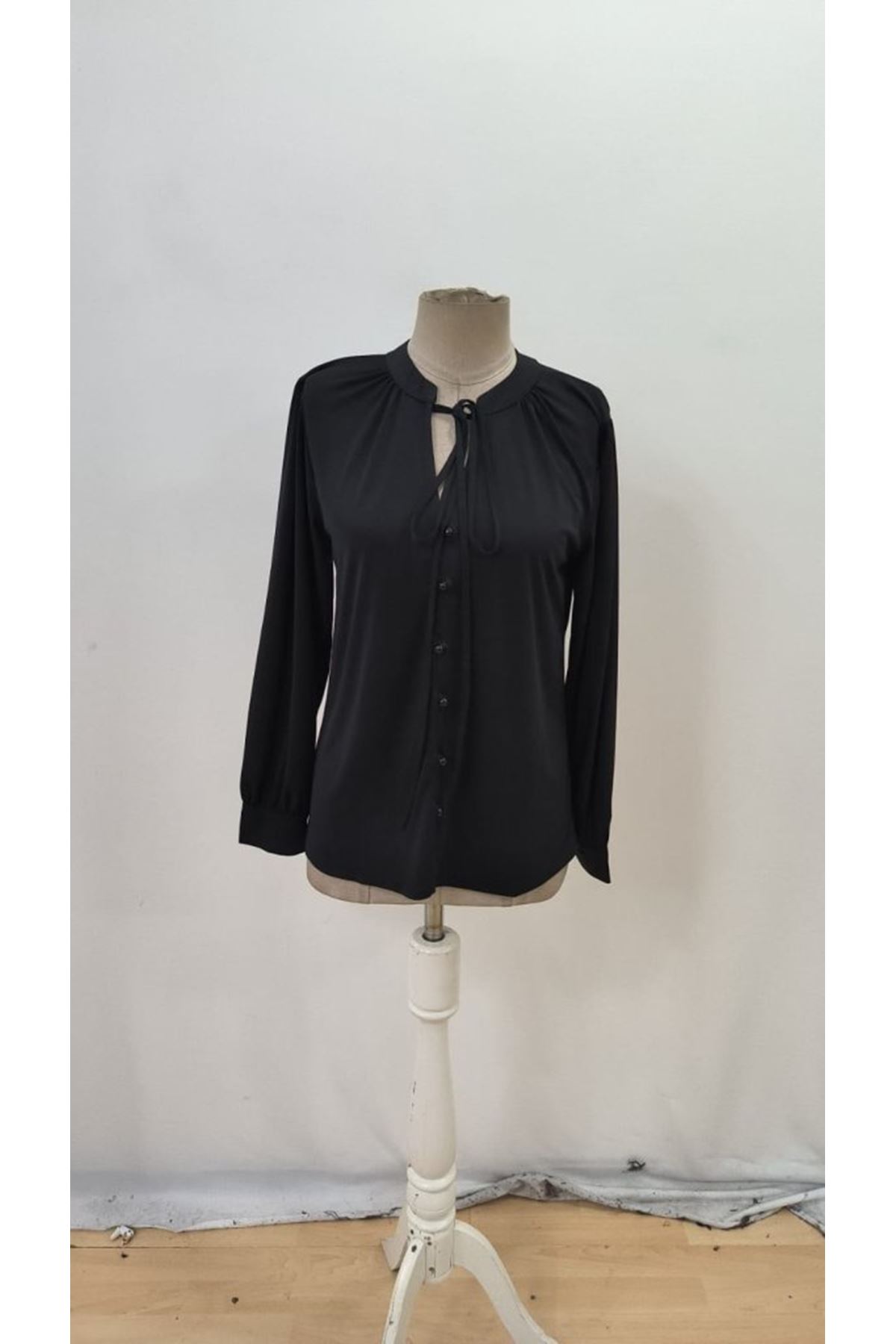 Kadın Uzun Kollu Yakalı Yakadan Bağcıklı Düğmeli Sandy Bluz