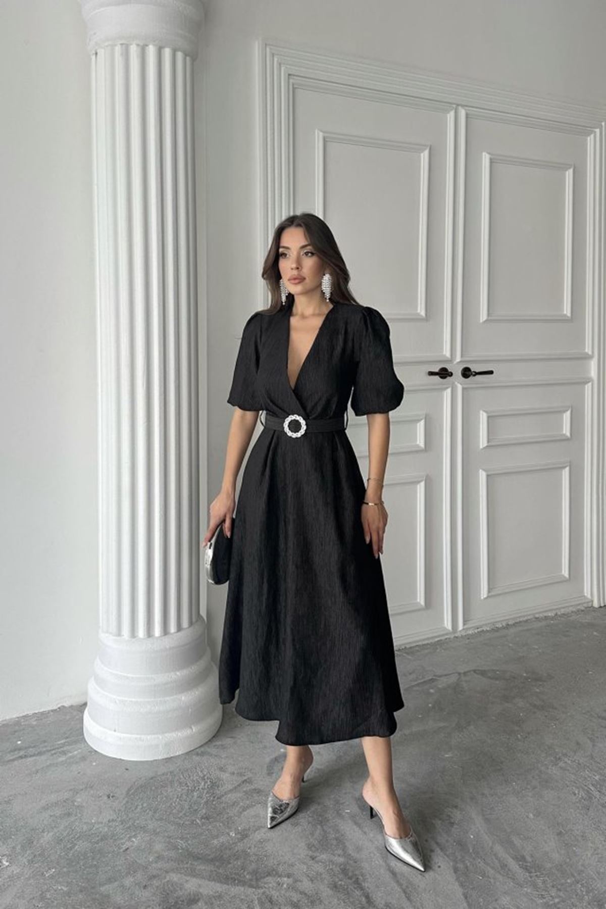 Siyah Işıltılı Kemerli Kruvaze Elbise