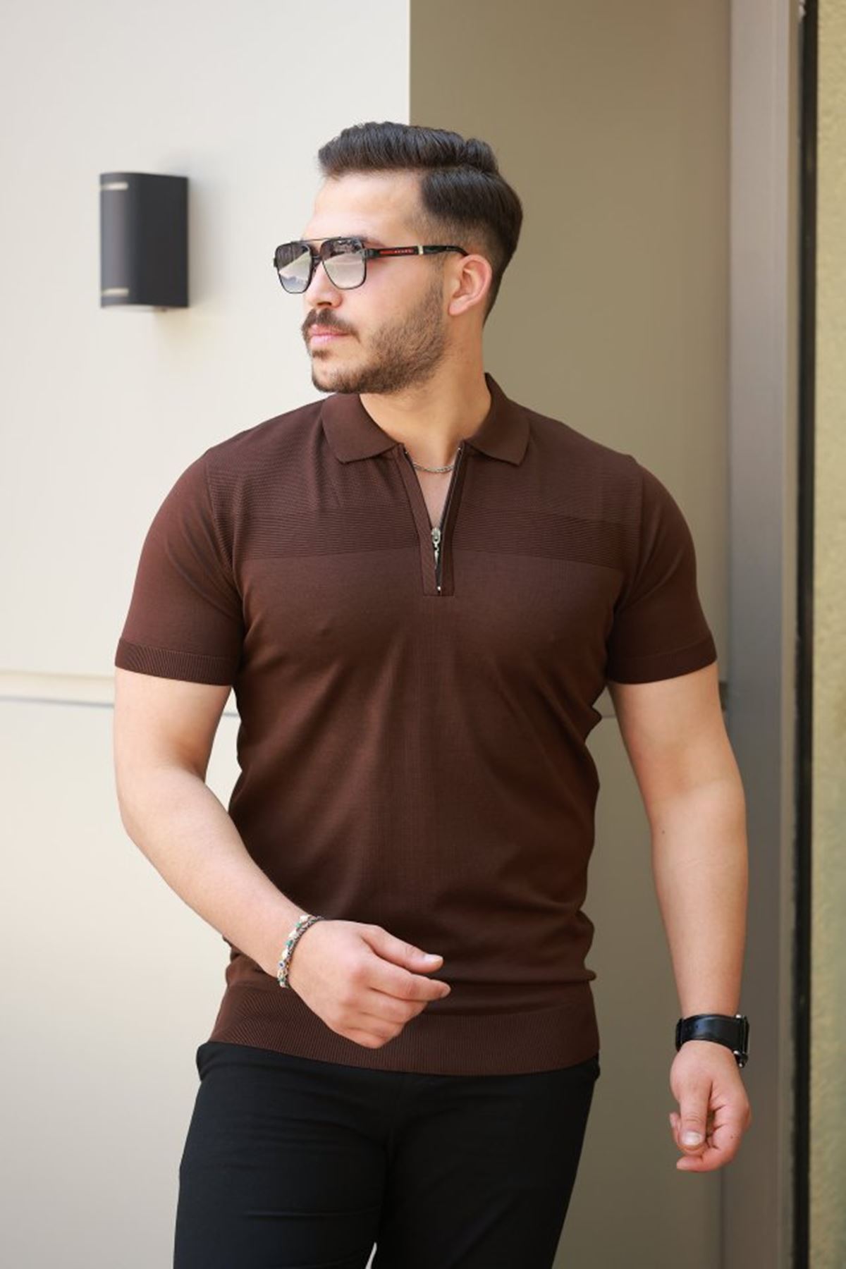 Erkek Göğüs Pirinç Desenli Fermuar Yakalı Kısa Kollu Tişört