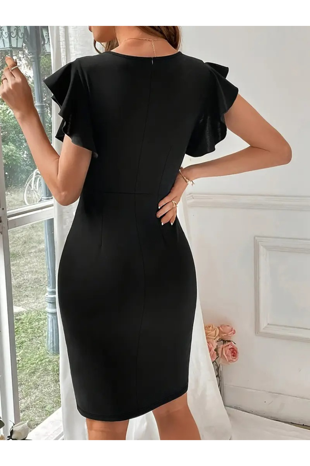 Kadın Kısa Kollu V Yakalı Kolları Volanlı Yandan Yırtmaçlı Kısa Janjan Krep Elbise