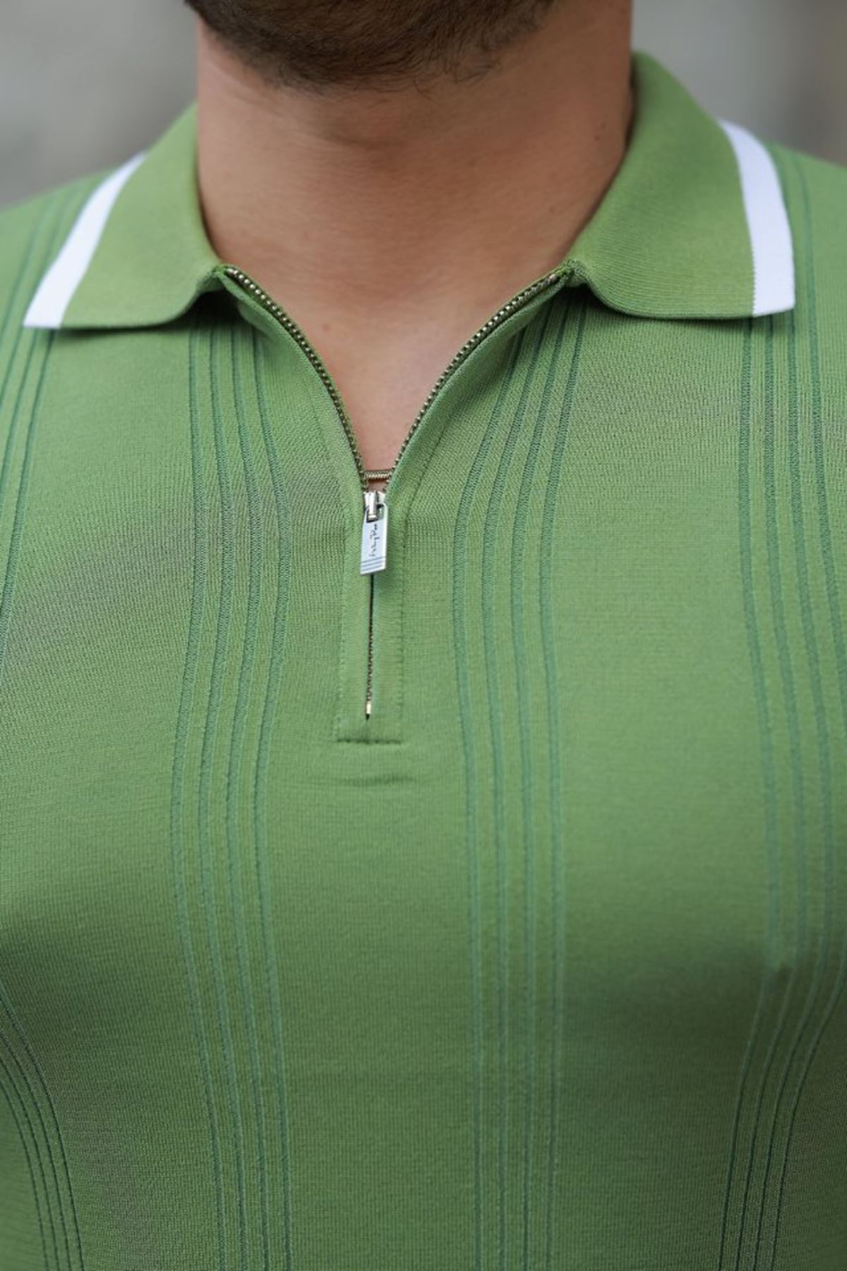 Erkek Fermuar Yakalı Kısa Kollu Tişört