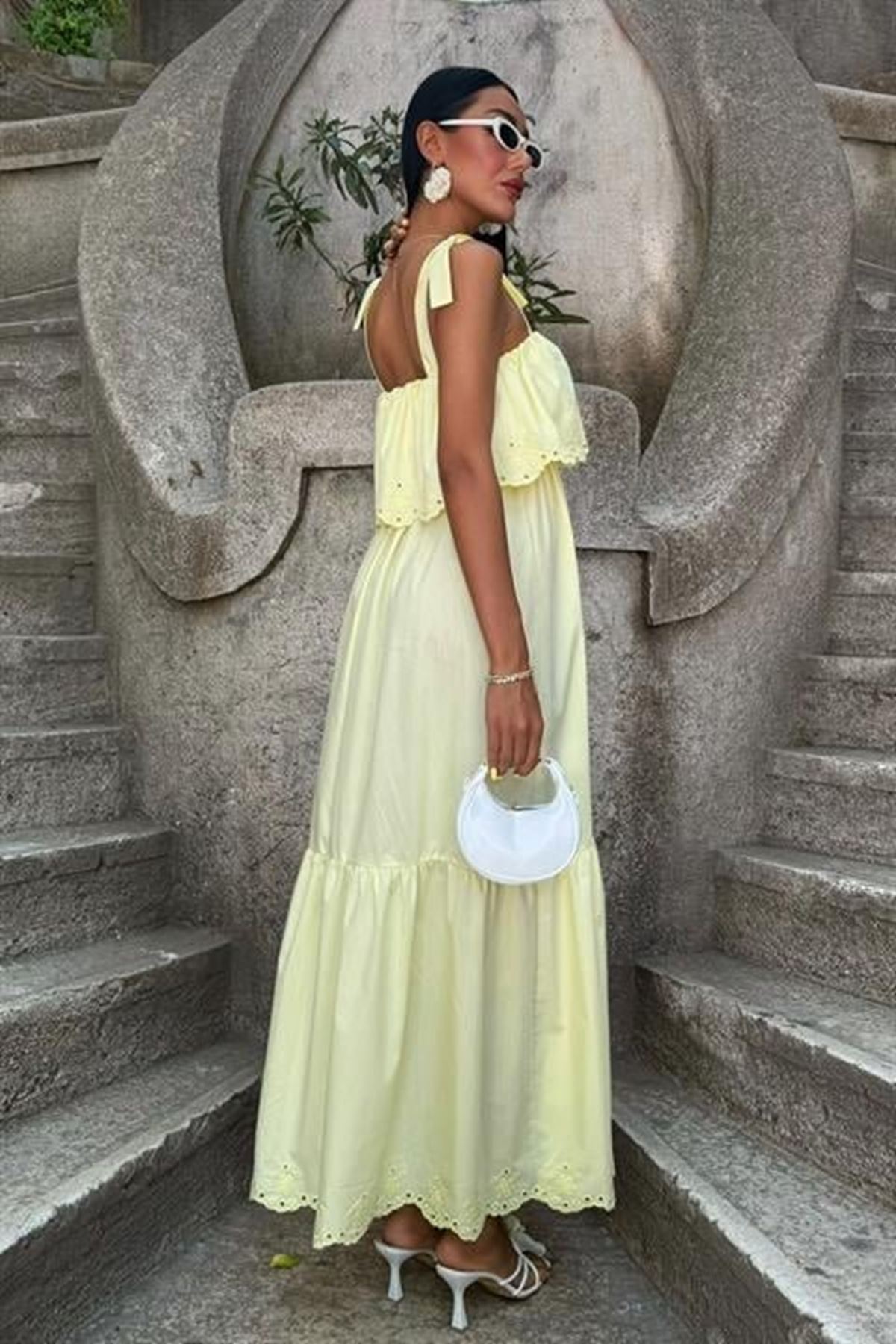 Etek Ucu Brode Nakışlı Boyundan Bağlamalı Elbise 2881