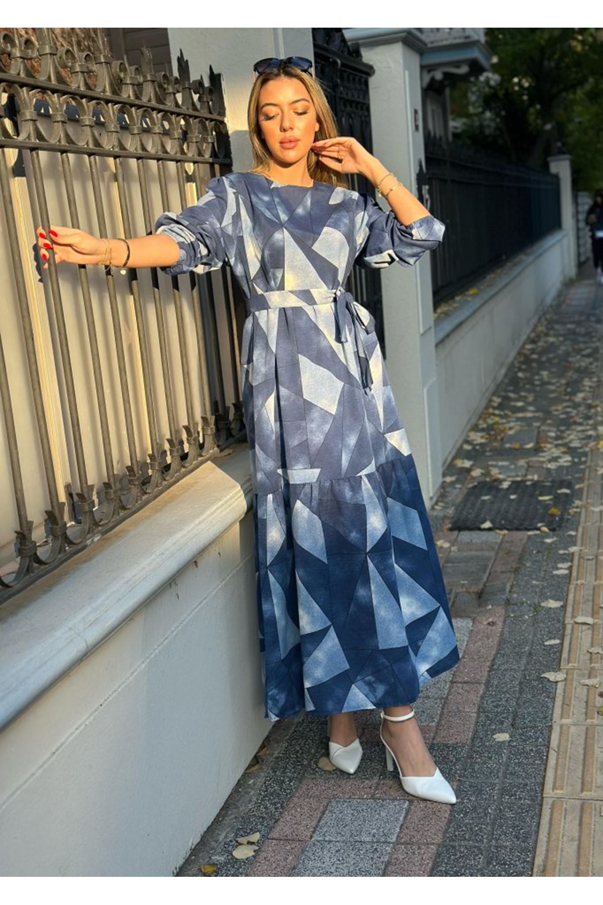 Kadın Uzun Kollu Bisiklet Yaka Geometrik Desen Baskılı Kuşak Dahil Maxi Boy Elbise