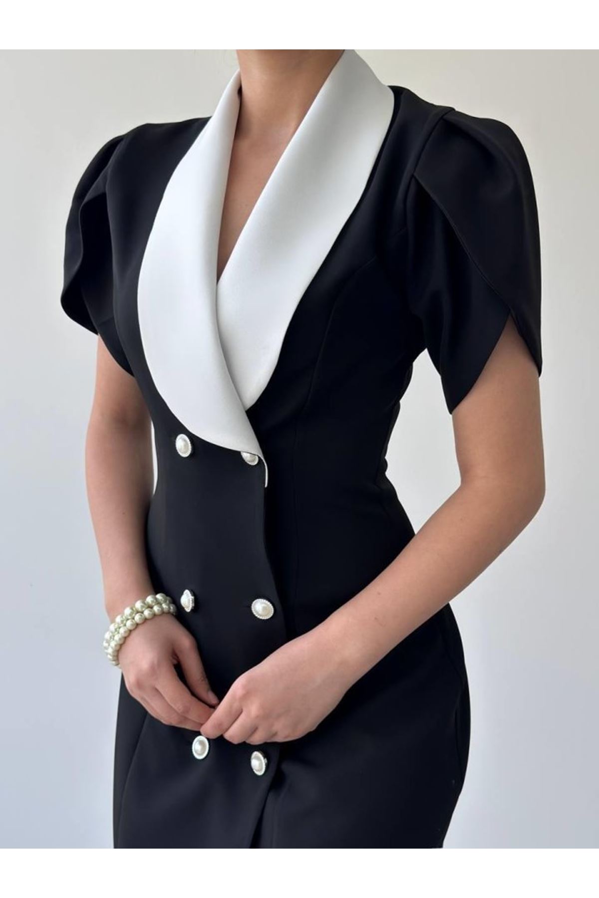 Reta Düğme Detaylı Elbise