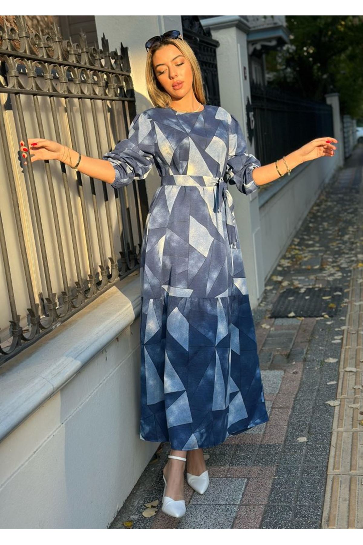 Kadın Uzun Kollu Bisiklet Yaka Geometrik Desen Baskılı Kuşak Dahil Maxi Boy Elbise