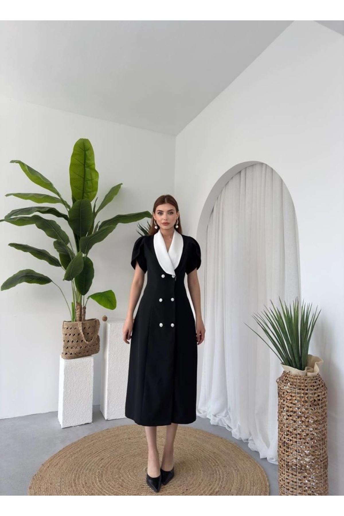 Reta Düğme Detaylı Elbise