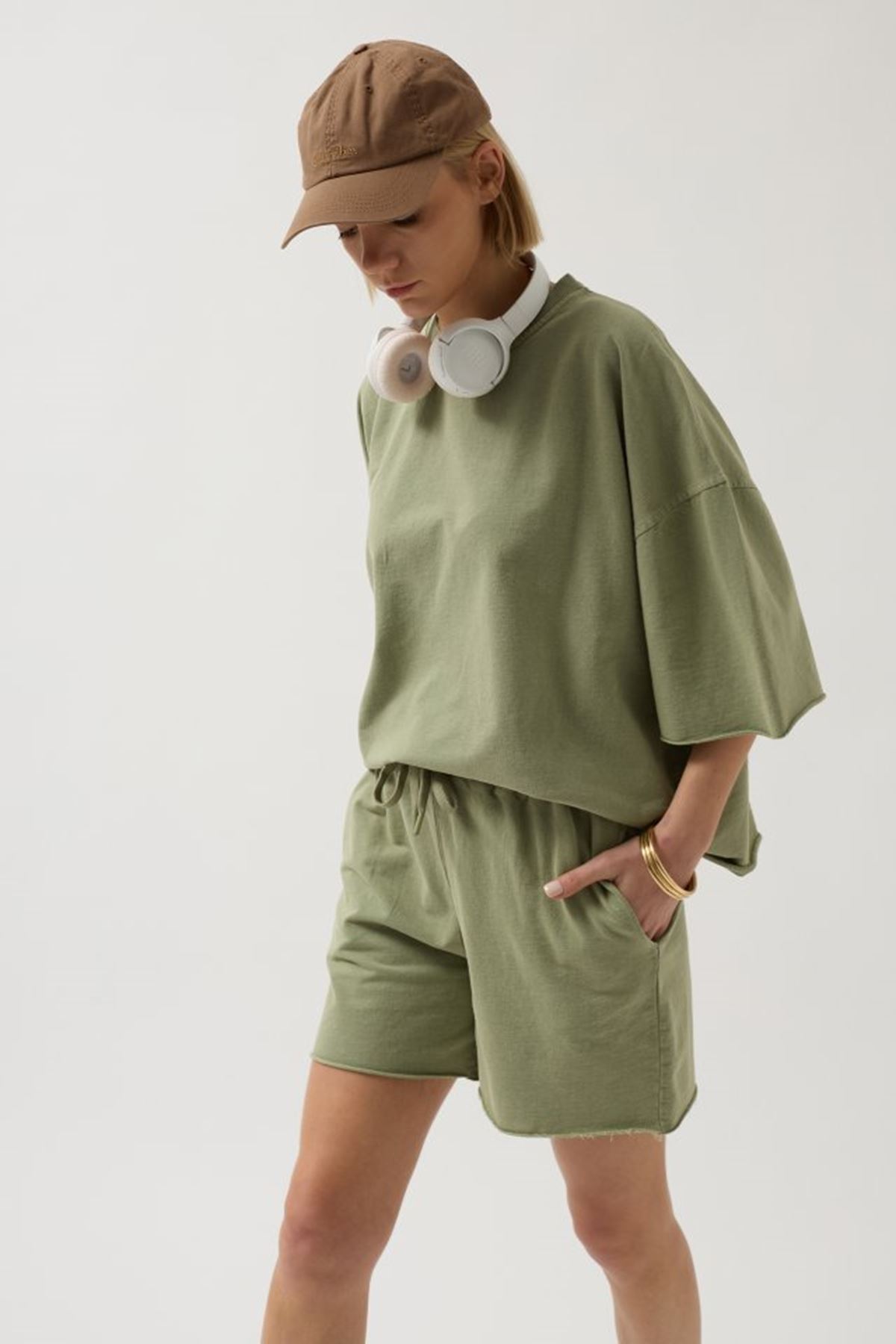 Lazer Kesim Bağcık Detay Şort