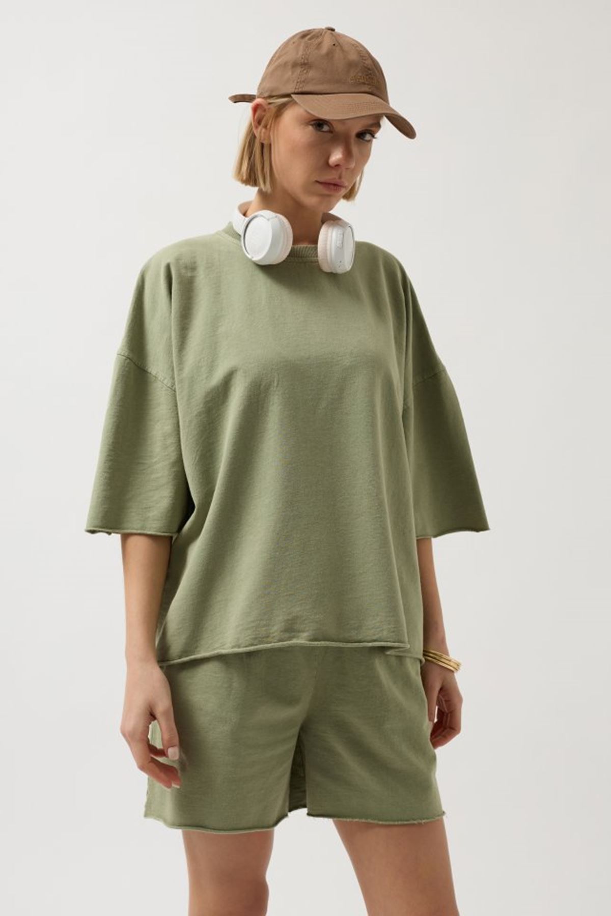 Lazer Kesim Bağcık Detay Şort