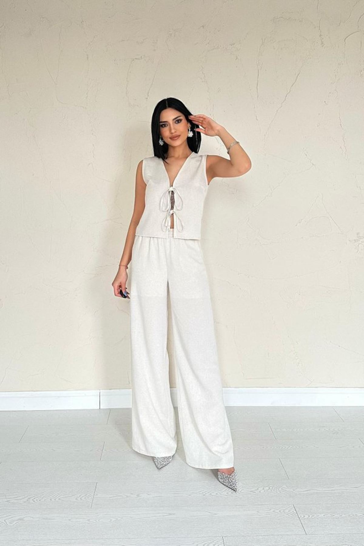 Bej Önü Fiyonklu Keten Takım