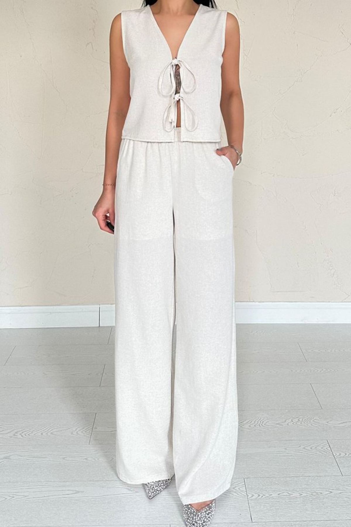 Bej Önü Fiyonklu Keten Takım