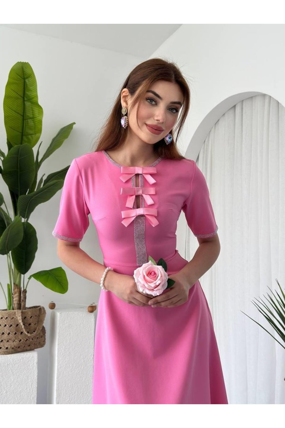 Wera Taşlı Fiyonk Detaylı Elbise