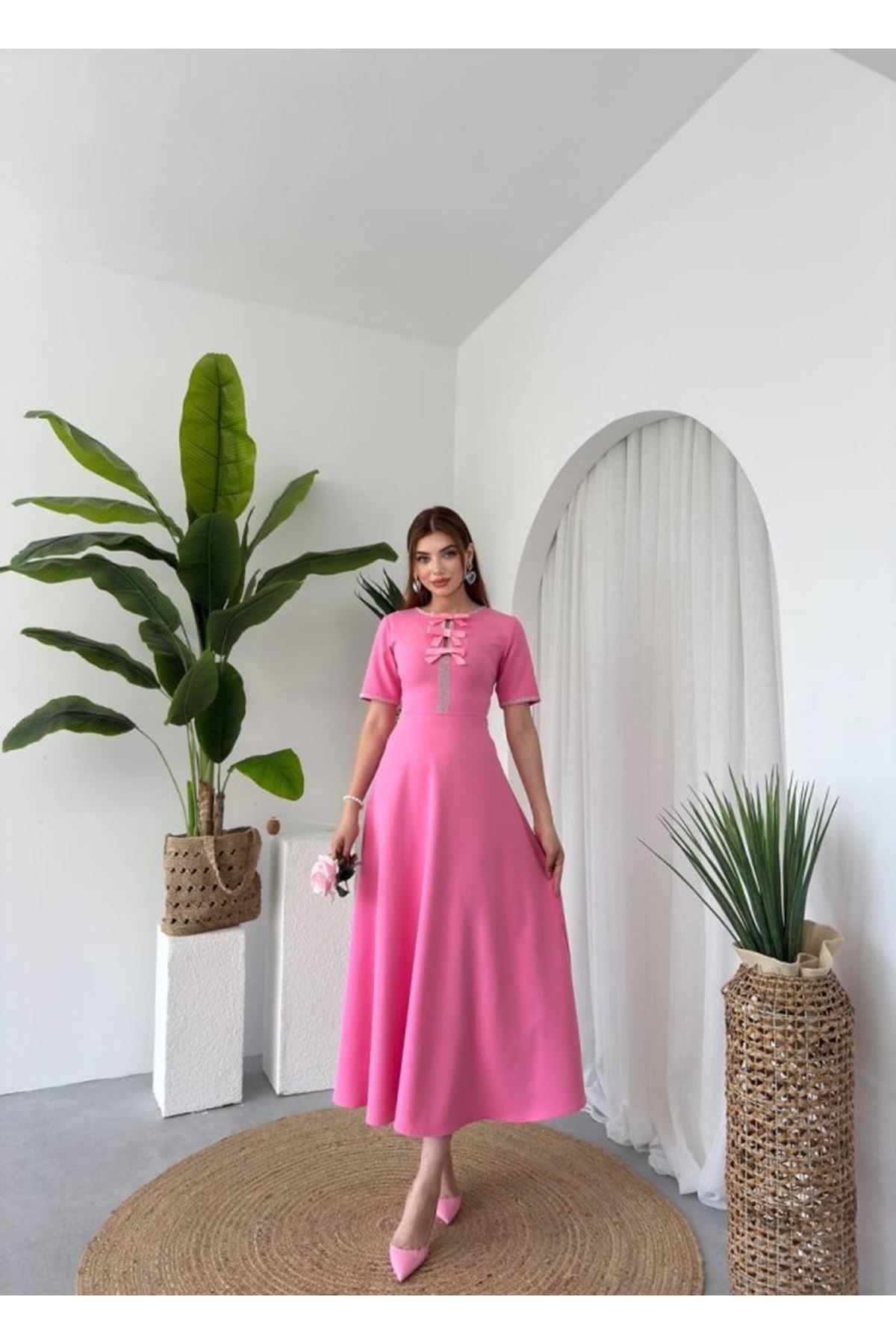 Wera Taşlı Fiyonk Detaylı Elbise