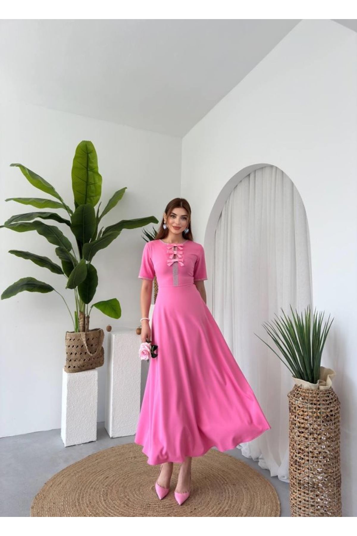 Wera Taşlı Fiyonk Detaylı Elbise